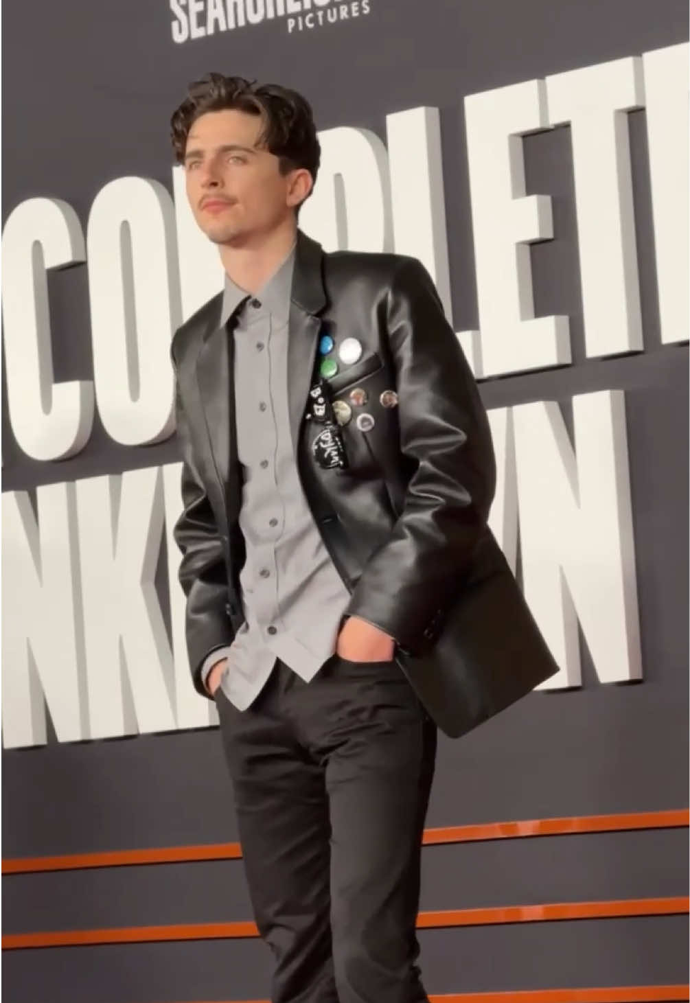 It’s him. 🕶️ Timothée Chalamet arrives at the World Premiere of A COMPLETE UNKNOWN. #ACompleteUnknown