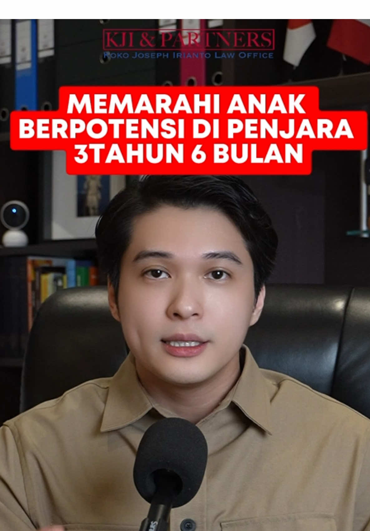 Pasal 76C jo 80 ayat 1 UU nomor 35 tahun 2014 mengatur bahwa Pasal 76C  “Setiap Orang dilarang menempatkan, membiarkan,melakukan, menyuruh melakukan, atau turut serta melakukan Kekerasan terhadap Anak.” Pasal 80 (1) “Setiap Orang yang melanggar ketentuan sebagaimana dimaksud dalam Pasal 76C, dipidana dengan pidana penjara paling lama 3 (tiga) tahun 6 (enam) bulan dan/atau denda paling banyak Rp72.000.000,00 (tujuh puluh dua juta rupiah).” #pengacarakokojosephirianto #fyp #hukum #hukumindonesia #pengacara #pengacaraindonesia #lawyer #advokat  #kjilawyer #kji&partner #kjiandpartner #edukasihukum #cewe #cowo #perlindungananak #anak 