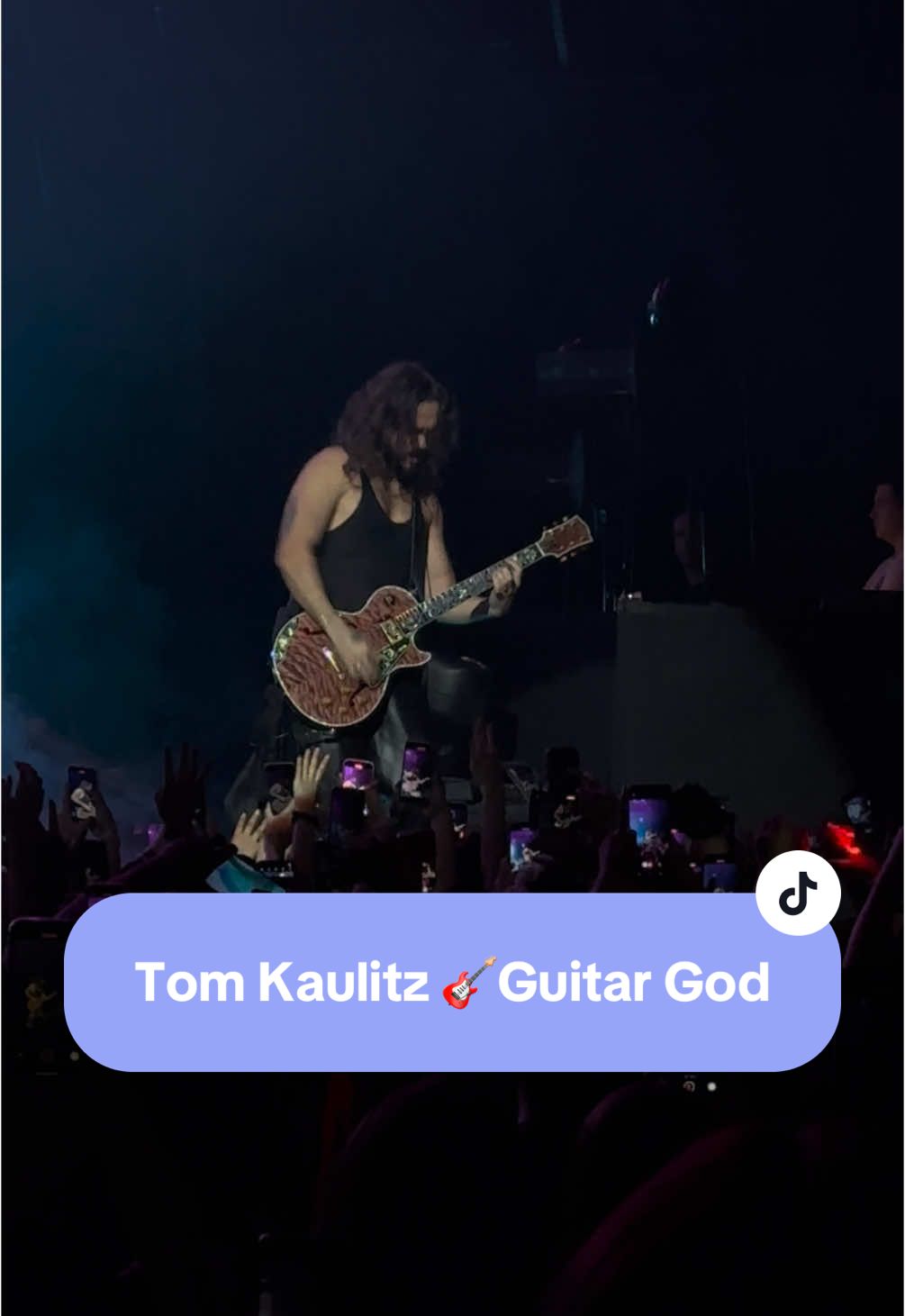 En mi epoca emo: De los Tokio Hotel me gusta el de rastas ❤️ Tom Guitar’s God. Un sueño del que no quiero despertar Tokio Hotel en Chile. #tomkaulitz #tokiohotel #chile #tom #kaulitz #guitarplayer #concerts 