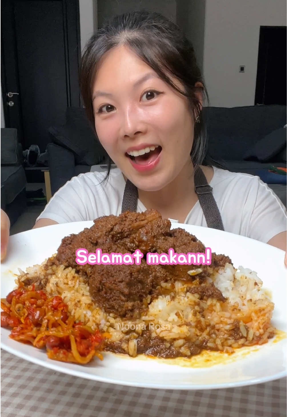 Yedeura~ kalian suka makan nasi padang? Aku suka banget, apalagi rendang😍 Sekarang, kalau makan rendang ga perlu beli di resto karena bisa bikin di rumah pakai bumbu instan dari @rendanggadih.official ! Simple banget~ kalian udah coba? komen yaaa #noonarosa #indonesia #serunyakuliner #jajanantiktok #kuliner #korean 