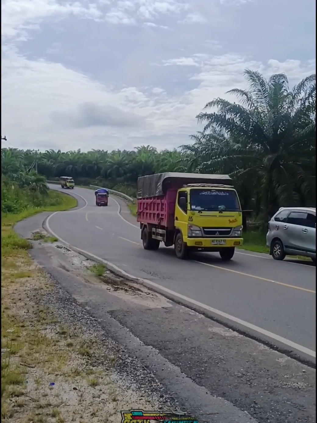 story truk kalimantan 🔥🔥🔥 #drivermuda😎 #trukkalimantan #lintasmanuhing #latritbalap #fyp #fypシ゚viral #fyppppppppppppppppppppppp #kalimantantengah