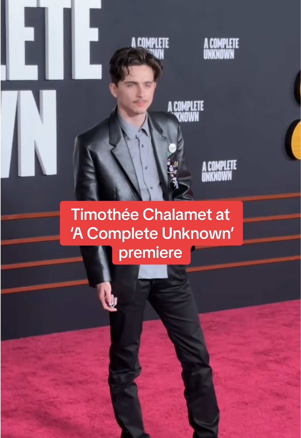 #timotheechalamet arrives at the premiere of #acompleteunknown in hollywood 