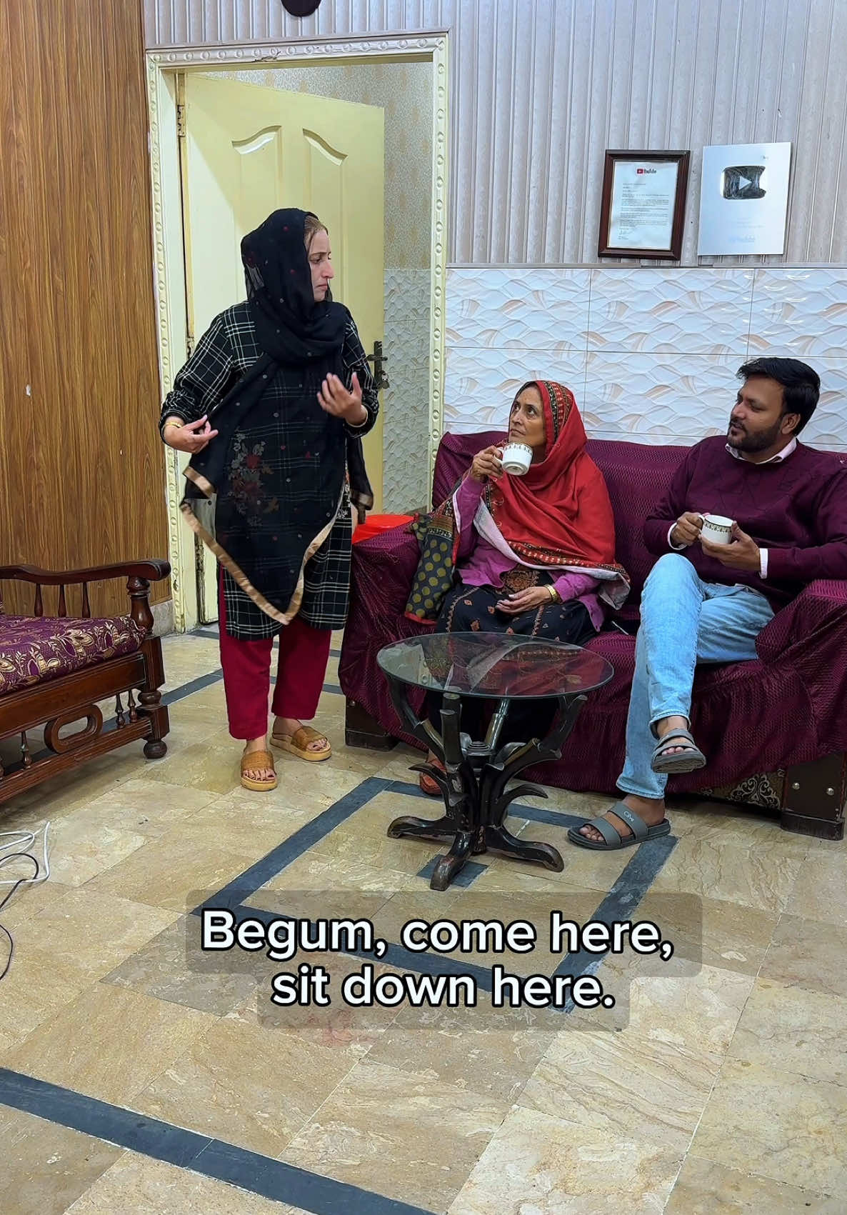 Sass or bahoo ka ilaj 🤣🤣🤣#herolahori #tiktokshortfilm #bestvedios #husbandwife #fun #funny #saasbahoo 