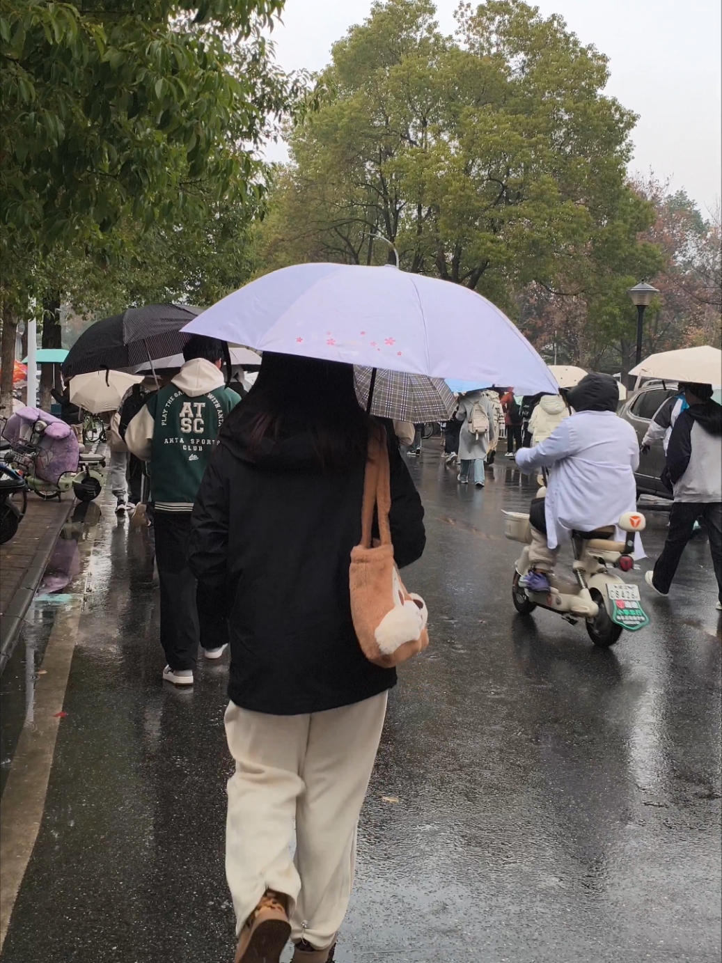 Rainy weather 😍🌧️🇨🇳 #foryou #hzau #wuhan #viralvideo #trending #ccw #student 