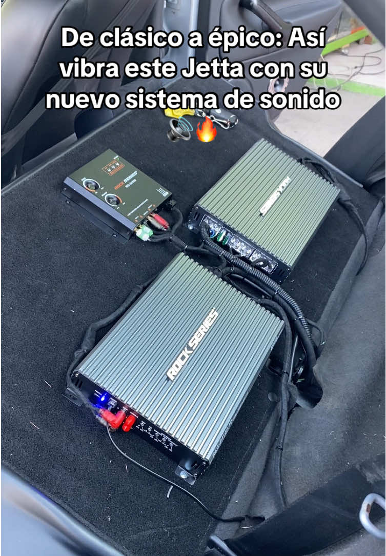 De clásico a épico: Así vibra este Jetta con su nuevo sistema de sonido, dense una probadita de como quedo. 🔊🙋🏻 #caraudio #tlaxcala #audiocar #caraudiotlaxcala #caraudiosystem #jetta #vw #proaudio #pioneer #upgrade #chulada #cambio #demo 