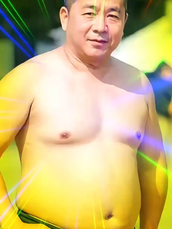 uncle cute🥰🥰🥰#daddychina #daddybear #daddychinese #douyinchina #oldman #trungniendep #trungnienphongdo #grandpachinese #thichtrungnien #daddy #beartrungnien #handsomegrandpa #grandpa 