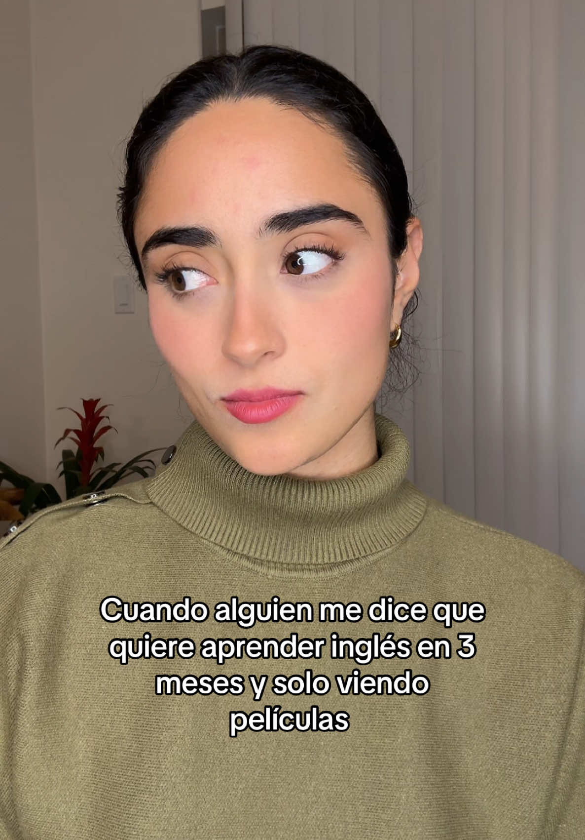 Lo siento, no es posible aprender inglés en 3 meses 🙃 puedes avanzar mucho en ese tiempo, pero no aprender todo el idioma, y definitivamente tendrás que dedicarle tiempo a estudiar y no solo ver películas para lograrlo #ingles #idiomas #poliglota #aprenderingles #clasesdeingles #cursodeingles 