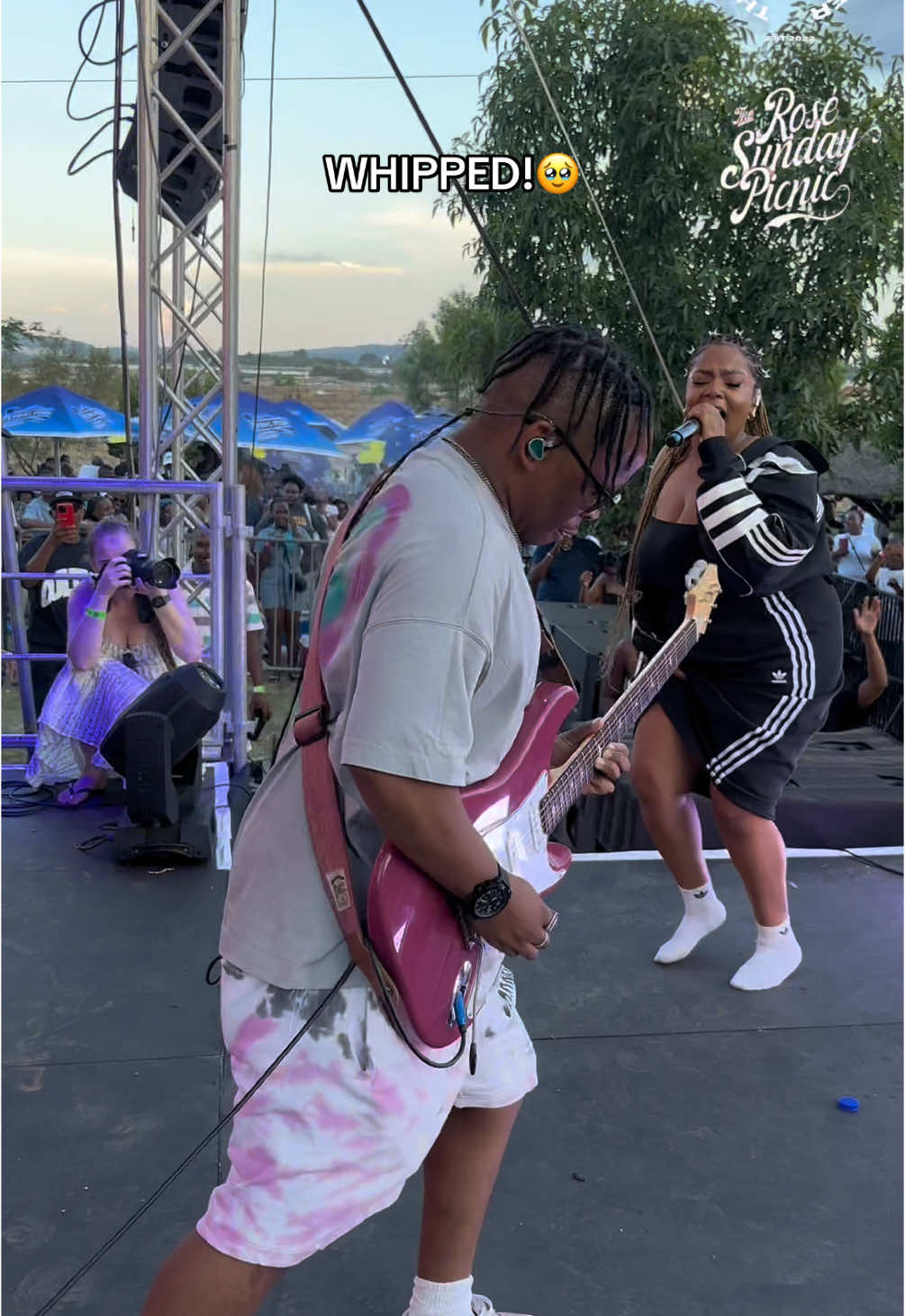 Heres the last performance video of #shekhinah at #rosesundaypicnic performing #whipped 😍! #fypp #fypviral #thegrooviestscorner 