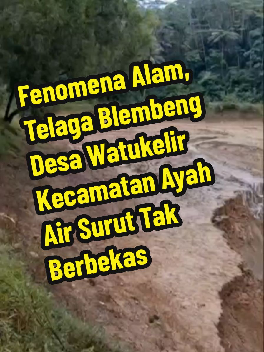 Setelah lebih dari 20 tahun terisi air, Telaga Blembeng Desa Watukelir Kecamatan Ayah, kali ini air surut tak berbekas Source: FB Anoy Cangle Sasi