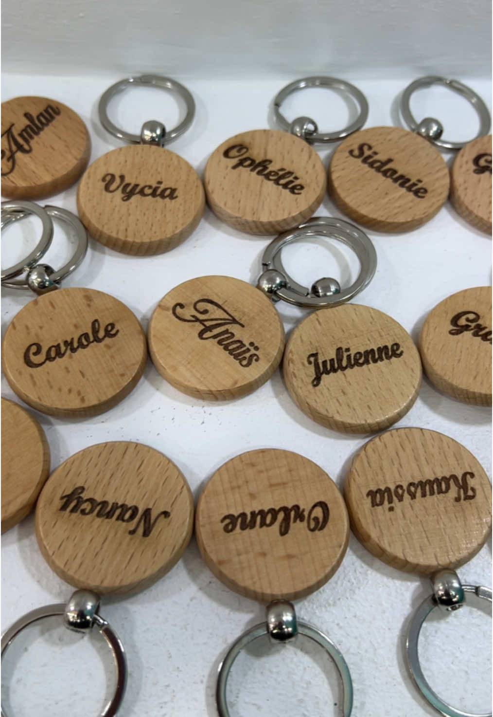 PORTE CLE EN BOIS PERSONNALISÉ #ideecadeau #inspiration #cadeaupersonnalisé 