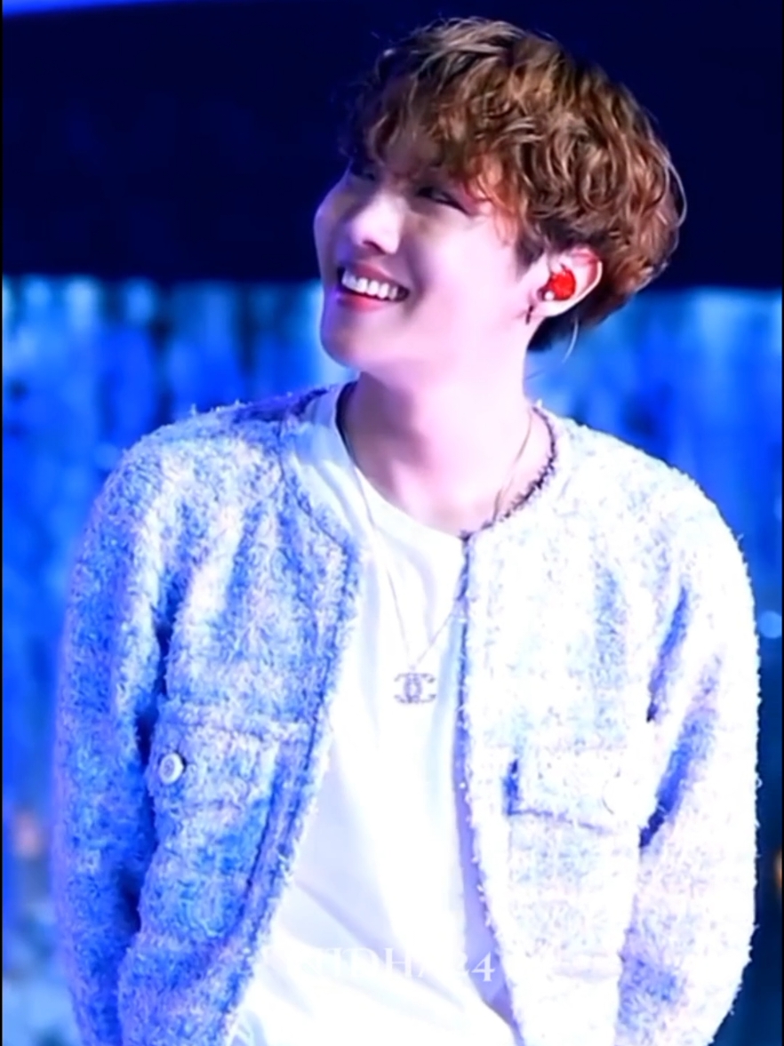 kalau ngedit video bang hobi nih pasti aku salfok ke hidungnya itu😍 tadi ada yg minta versi Jhope tp q gak nemu lagi komennya di vt yg mna😅 jd q up langsung aja😁 #jhope #bts #fyp #missyou  #videolebihpanjang 