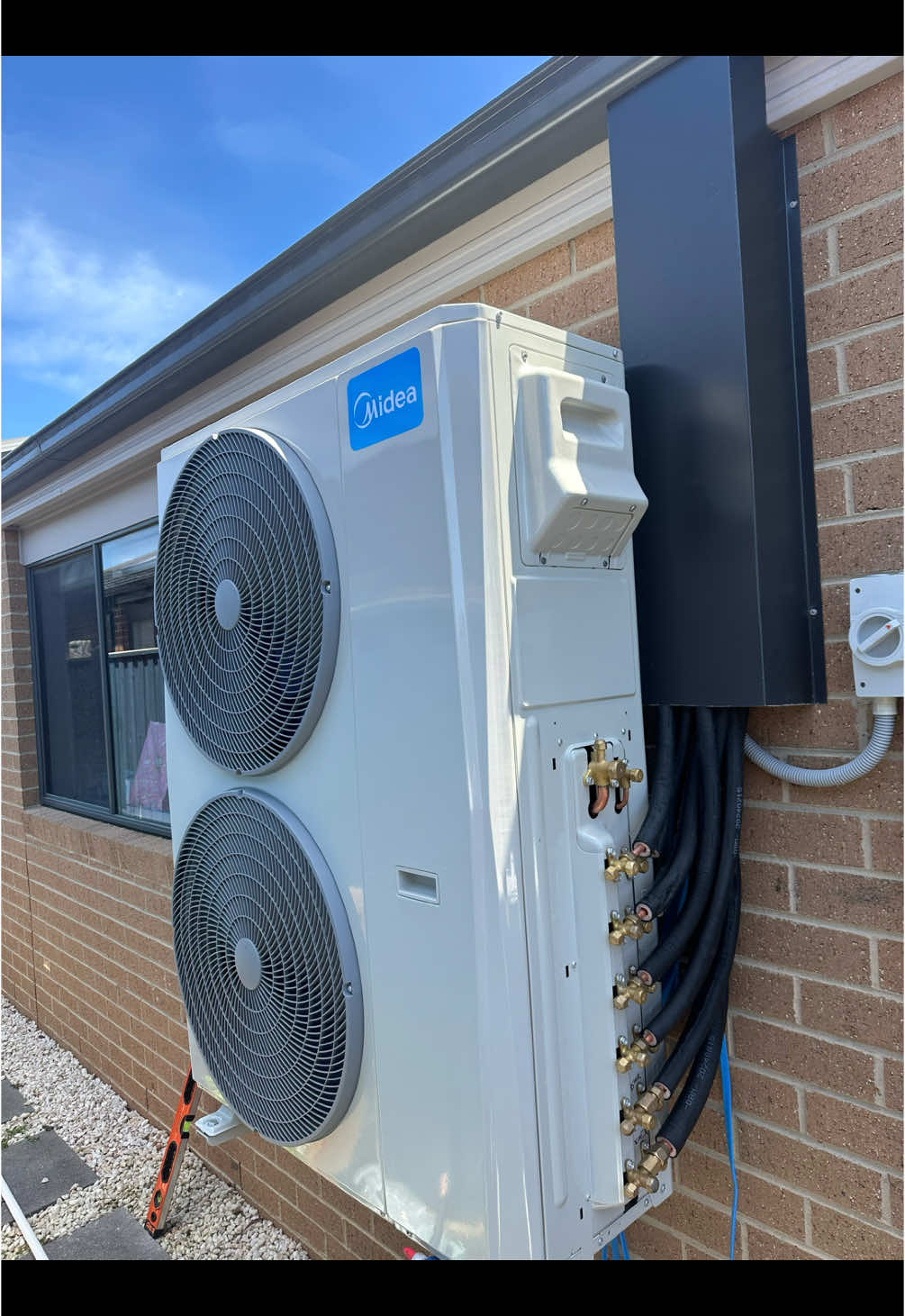 6 head multi-split system install @metroheatingcooling #midea #heatingcooling #airconditioner #airconditioning #splitsystem 