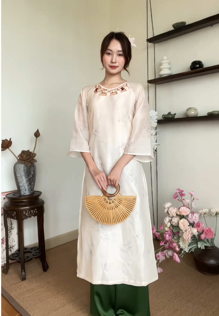 Tựa thiên nhiên, cây cỏ, Trúc Diệp như phong cảnh đại ngàn khiến ta choáng ngợp 🌿 #xuhuong #trending #outfit #outfits #OOTD #mixandmatch #aodaicollection #aodai #thietke #aodaiViet #aodaithietke #aodaitruyenthong #lanadesignvn 