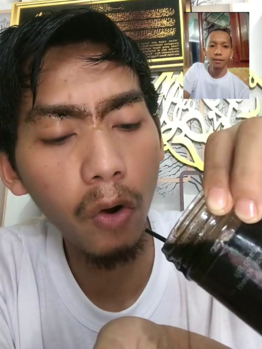 Tutorial cara pemakaian di rambut , ampas biji arang minyak kemiri bakar penumbuh halis kumis jenggot brewokan rambut jambang, buat cwo cwe bisa bebas usia.  #minyakkemiri #produkviral #no1 #trending #fyp #viral #LIVEhighlights #TikTokLIVE #LIVE 