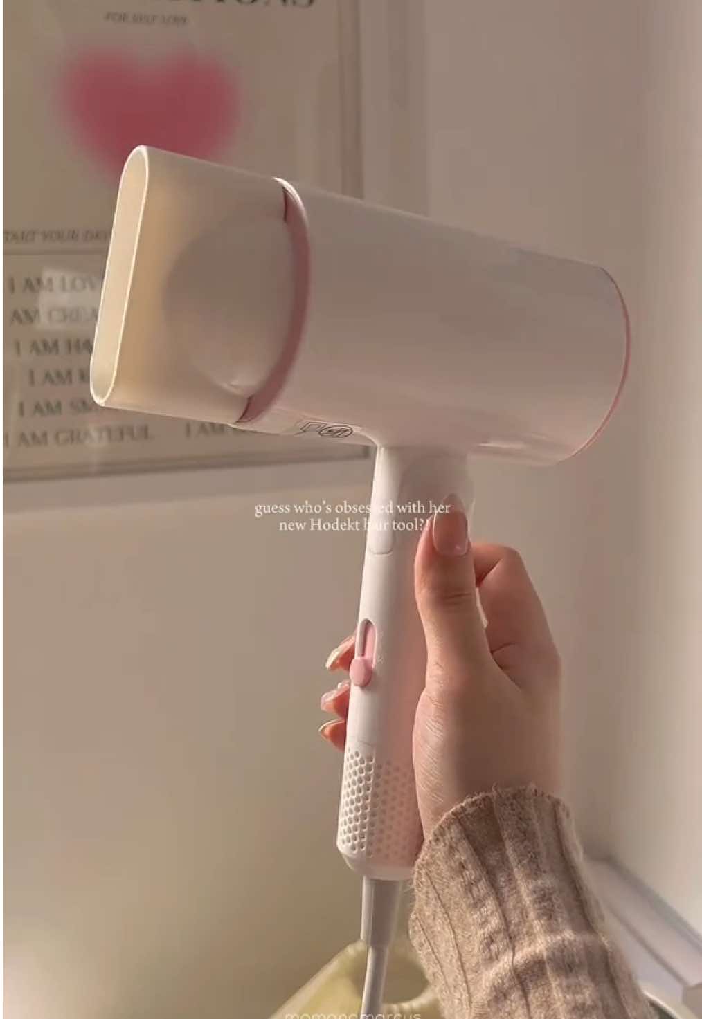 200+ pesos for this high-performance hair dryer?! Such a steal 😩💫 #hairdryer #hairblower #hodekthairdryer #hodekt @hodekt-global.ph 