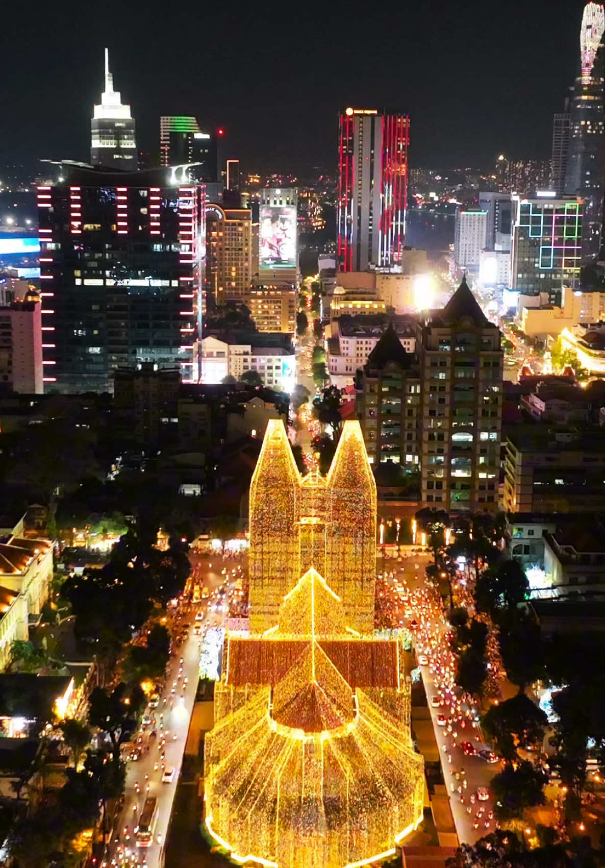 Không khí noel đang tràn ngập thành phố rồi #flycam #flycamvietnam #xuhuong #nhathoducba #noel 