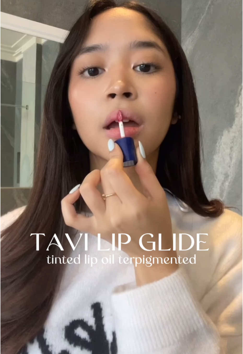 Tavi’s new baby, so pigmented and hydrating!! @Tavi #TaviLipGlide #lipoil #lipstain #lipproduct #CapCut 