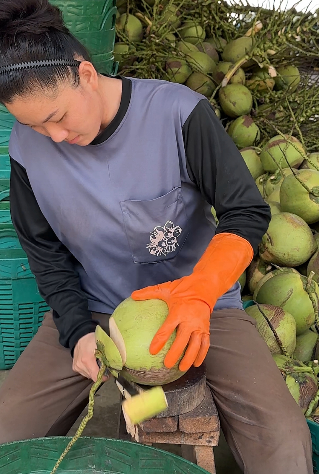 Hardworking Woman! Thai Lady Coconut Cutting Skills - Fruit Cutting Skills - Thai Street Food