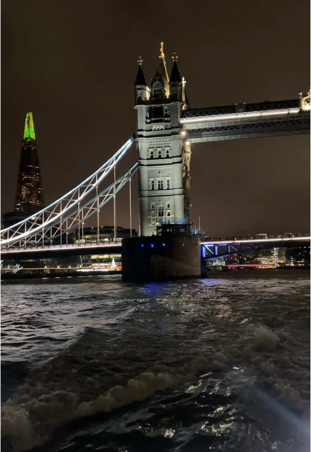 your sign to take the uber boat to have this amazing view! we took the uber boat from tower hill pier - to canary wharf pier (eastbound line) and right back we didn‘t booked the tickets online just have gone to the pier and tapped our card! 💘 #uberboatbythamesclippers #uberboatlondon#london #londonchristmas #foryou