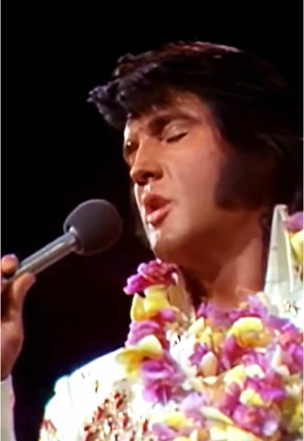 Elvis Presley – It’s Over (Aloha from Hawaii Rehearsal, 1973). Elvis chose this song, originally recorded by Roy Orbison, because of its dramatic storytelling and emotional depth, resonating with his own feelings of heartbreak and longing at the time. It’s one of the few songs in his setlist that highlighted his deep admiration for Orbison’s artistry. #ElvisPresley #ItsOver #AlohaFromHawaii #ElvisRehearsal #KingOfRockAndRoll #ElvisForever #1970sMusic #IconicPerformance #ClassicElvis #TheKingLives #MusicLegends #ElvisFans #RockNRollHistory #ElvisMoments #HawaiiVibes #ElvisHistory