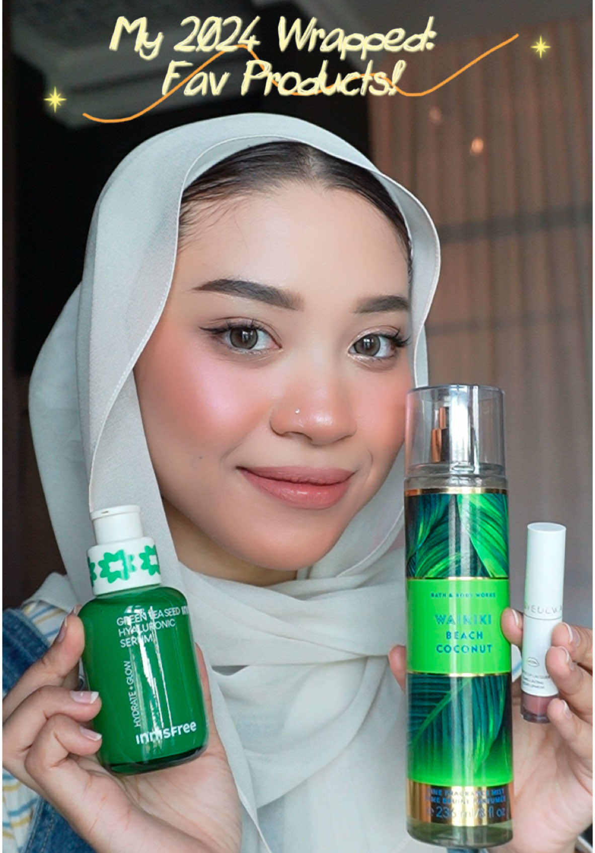 My 2024 wrapped is all about plump glowing skin, soft glam, and tropical vibes! 🌟 Thank you Pre-serum ni for keeping my skin hydrated. I memang guna sejak awal tahun and you must check out their 2024 Holidays Edition set! Jom kita end the year strong with these must-haves—perfect nak spoil yourself or as gifts for your loved ones! 🎁✨ #INNISFREEMY #INNISFREE2024holidaysedition #JoyfulHolidayonTheIsle #GreenTeaSeedHyaluronicSerum @innisfree Malaysia 