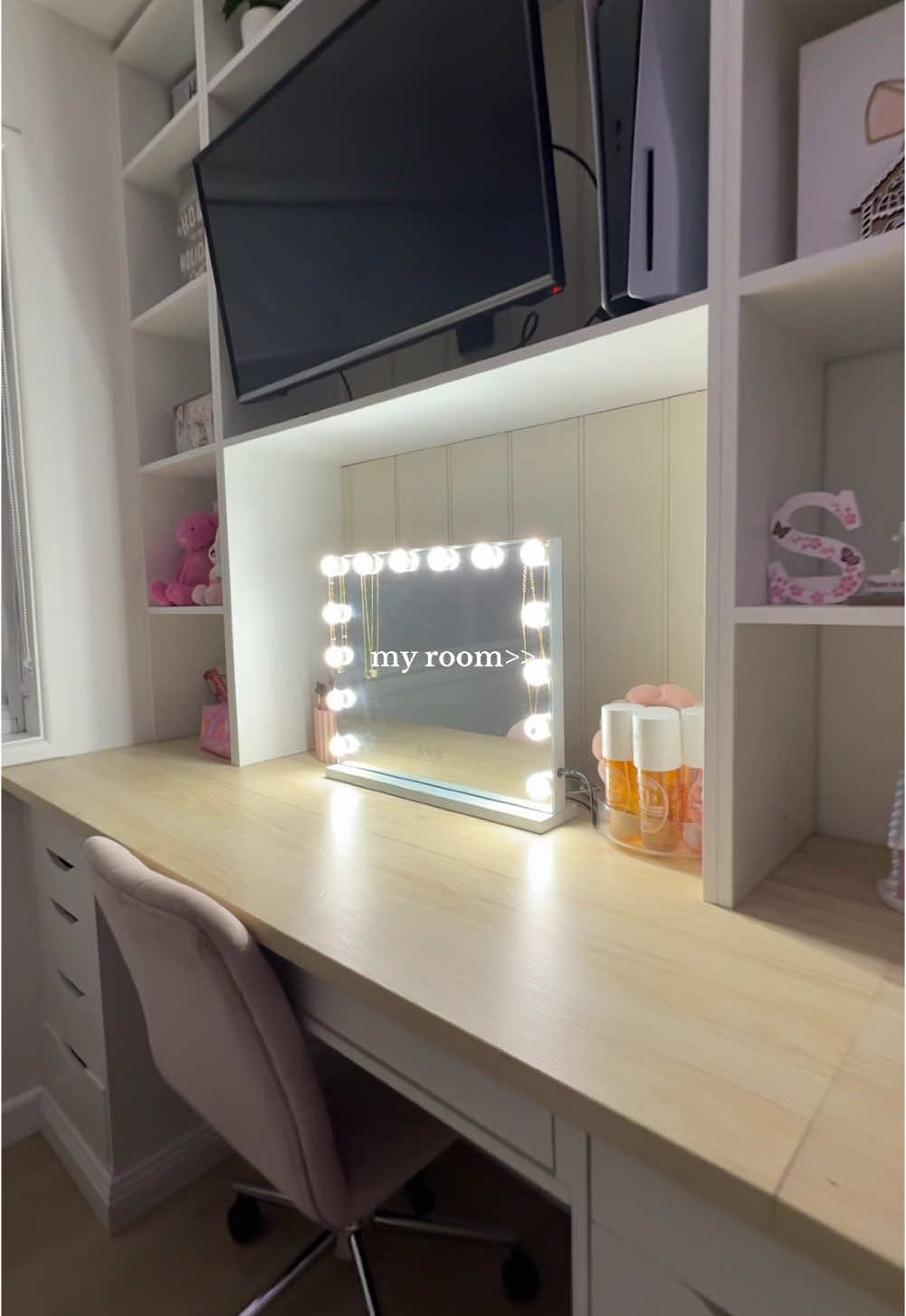 is this on your fyp? 🩷🎄 #fyp #foryou #foryoupage #foryouu #trending #viral #relatable #blowup #aesthetic #RoomTour #room #dreamroom #roominspo #pink #vanity #makeup #skincare #grwm #grwmroutine #getreadywithme #getready #drunkelephant #soldejaniero #glowrecipe #rarebeauty #fypシ゚ #blowup #viral #goviral #christmas #december 