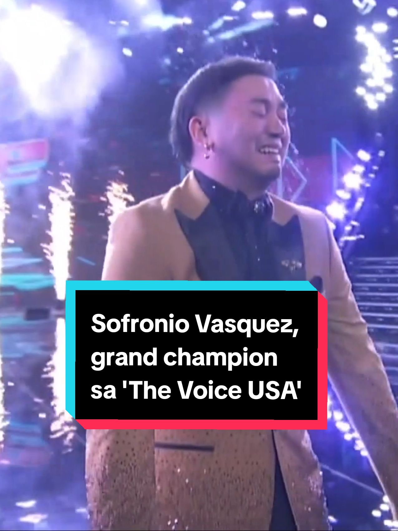 HISTORY MADE! 🇵🇭 Itinanghal na grand winner ang Filipino singer na si #SofronioVasquez sa katatapos lang na #TheVoiceUSA Season 26. Siya ang unang Pilipino at Asyanong nanalo sa kompetisyon. Alamin ang kuwento ng kanyang inspirasyon at tagumpay sa video na ito. #News5 #NewsPH #breakingnews #SocialNewsPH #entertainment #TheVoice 