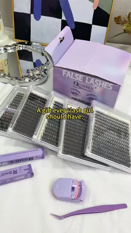 Baby do them lashes yourselfil There is plenty in this box to practice with! #creatorsearchinsights #lashreview #diylashextensions #tiktokshopolackiriday #tiktokshopholidayhaul #lashesoitktoig#set #christmas #girls
