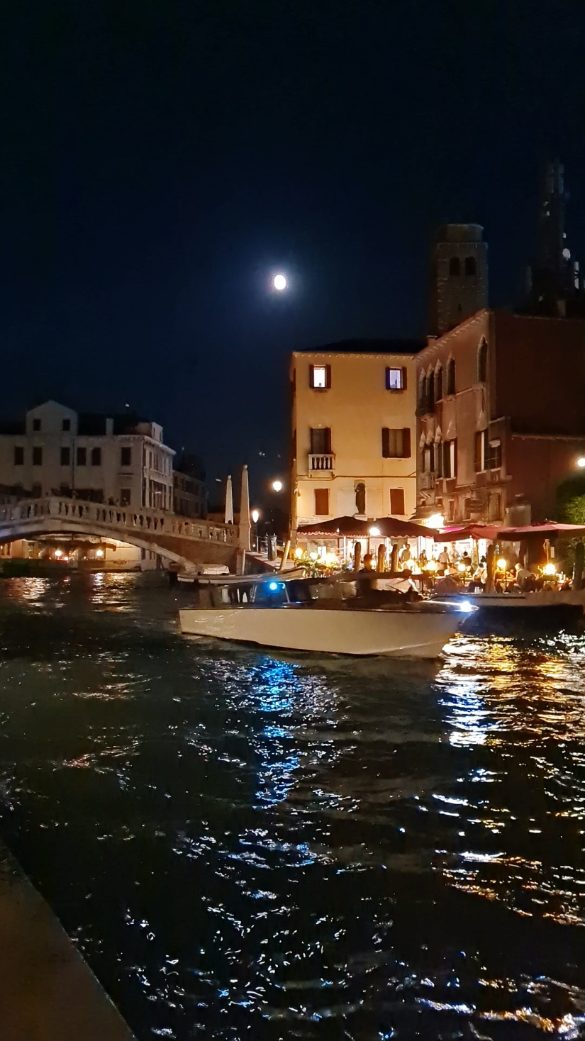 📍 Venezia, Italia 🇮🇹 #venezia #venice #veniceitaly #veneziaitalia #veniceitalyfeels #visitvenice #venicetiktok #italytiktok #italiantiktok #traveltiktok #traveldiaries #dreamdestination 