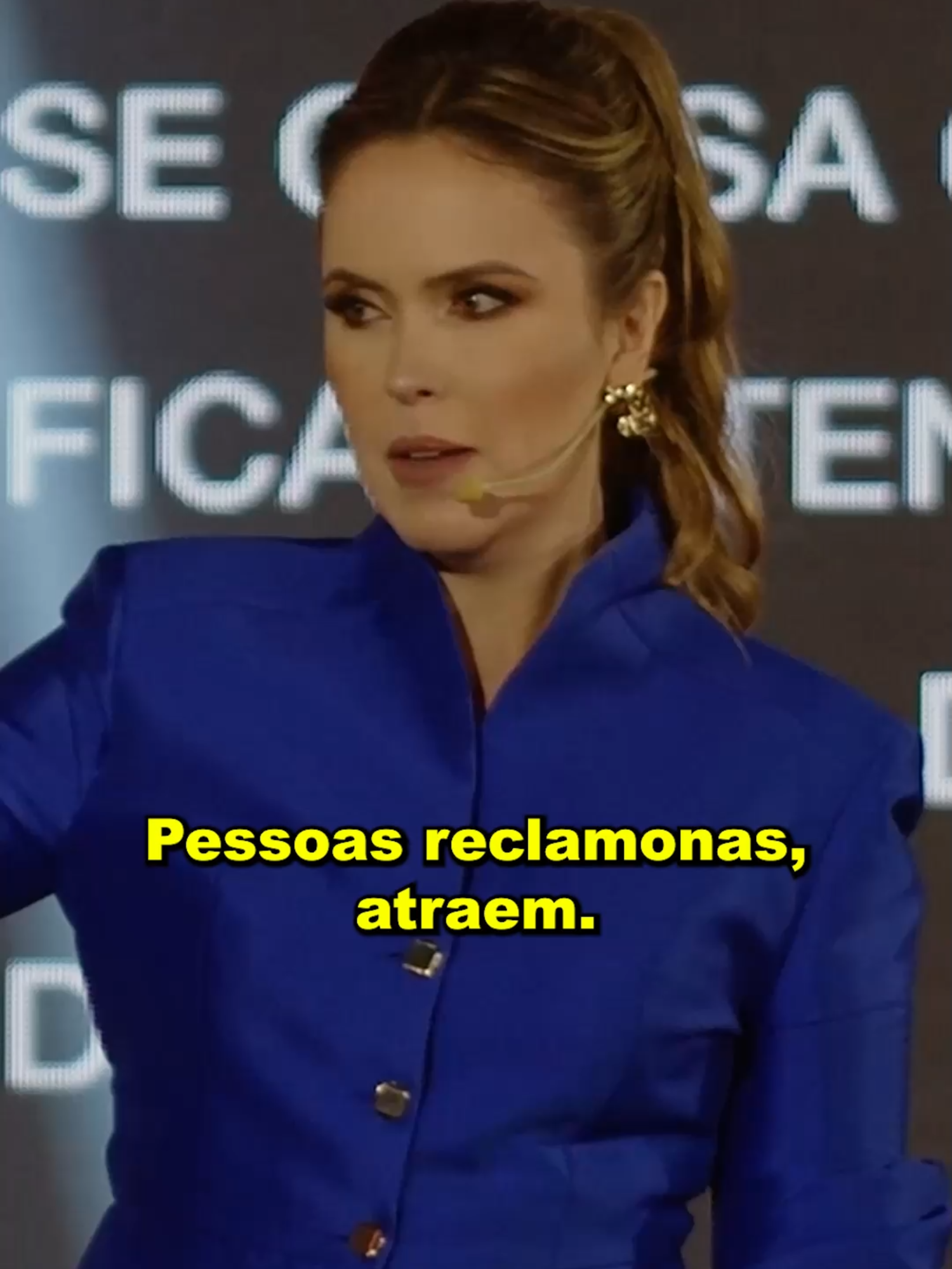 Pessoas que reclamam constantemente criam um ambiente pesado e afastam oportunidades. Por outro lado, quem cultiva uma energia positiva e uma mentalidade de crescimento transforma o ambiente à sua volta e atrai soluções, não problemas. #fypシ゚