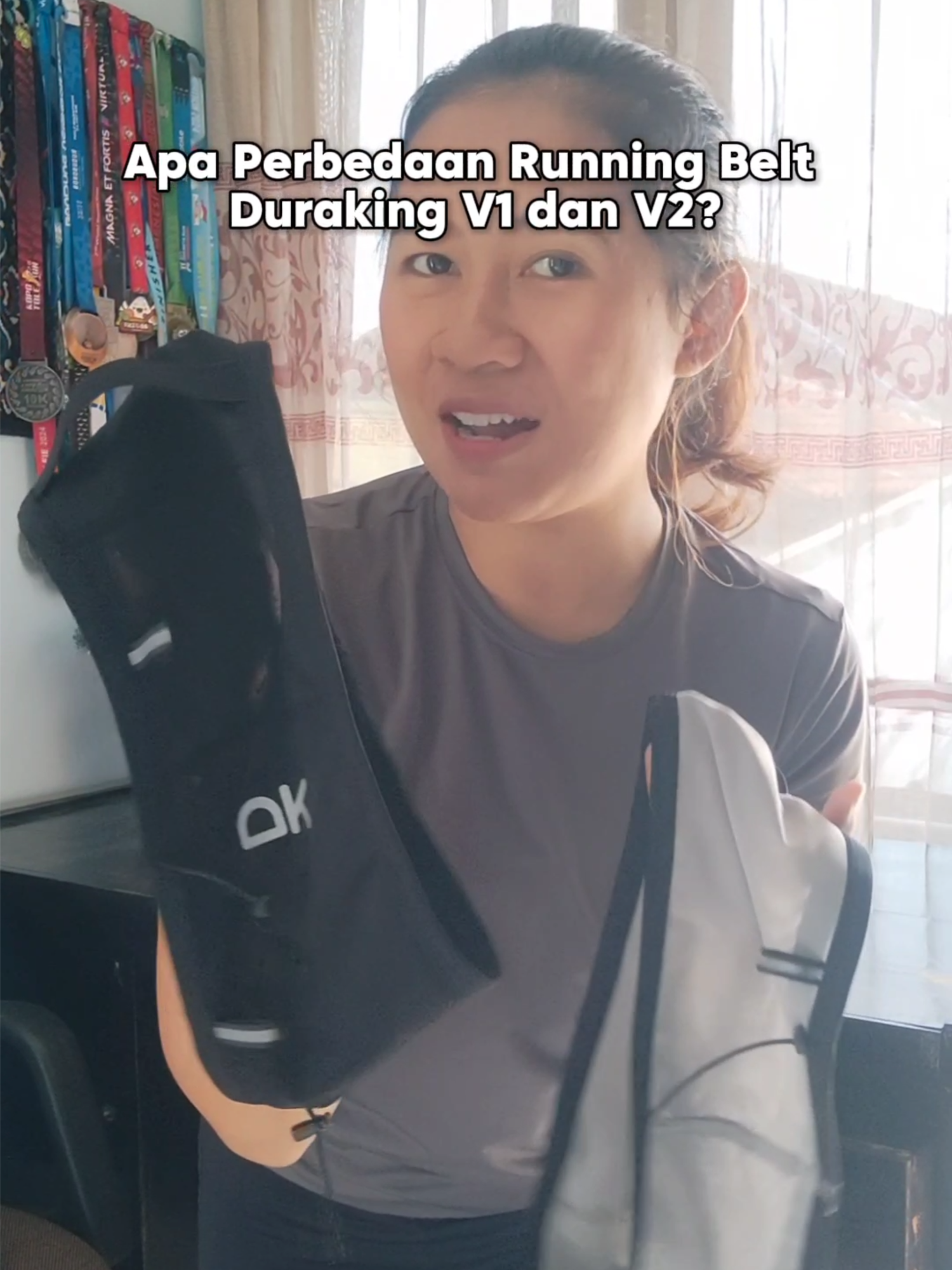 Banyak yang nanya apa bedanya Duraking running belt v1 dan v2, sepintas mirip banget, dimensi sama, model kaya yang sama, tapi apa sih bedanya??? Yang pasti sama-sama nyaman mau itu Duraking running belt v1 atau v2, apalagi dipadukan dengan Duraking jersey light weight , wah olahraga makin nyaman banget. #Duraking #megaguncang1212 #runningbelt #Promoguncang1212 #GayaOlahraga #Running #hobilari