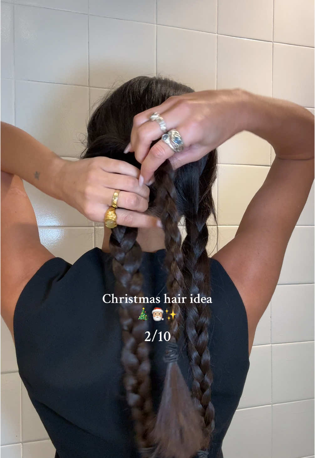 Christmas hair idea 2/10 y probablemente mi favoritaaaa love it 🎄🤝🏽❤️ #fyp #hair #christmashairstyles #hairstyle #hairtok #easyhairstyles #hairtok #viralhair 