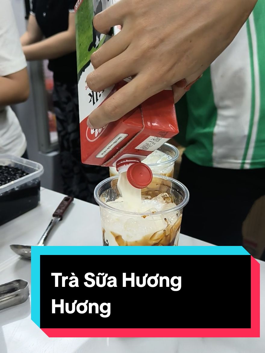 #trasuahuonghuong trà sữa hương hương xin kính chào quý khách 🥰🥰🥰🥰 #quaytrasuacokhaytopping #quaytrasua #trasuangon #trasuanhalam