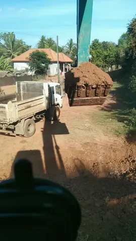 ງານເບົາໆມື້ນິີ້ຕັກດິນຂາຍ#ເມືອງຫີນເຫີບແຂວງວຽງຈັນ🇱🇦 #ເຖົ້າແກ່ນ້ອຍ100ລ້ານ🤩🤩🤩 #fyp #tiktok #kobelco_sk200@TikTok 