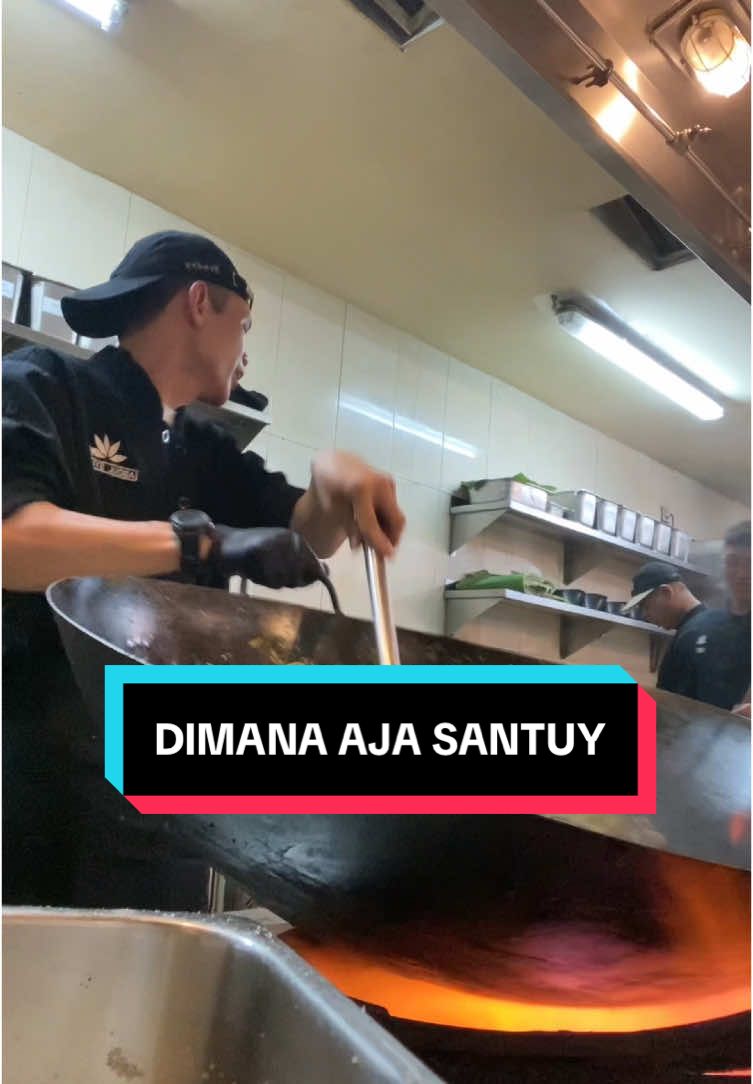 Membalas @cenayang_7 di hot kitchen 6th sampe jadi CDP. 10Tth di dapur mau ditaruh section manapun tetep santuy. tergantung karakter masing2 itu mah bukan tergantung tempat.  . . #chef #masak #makanan #fyp #viral 