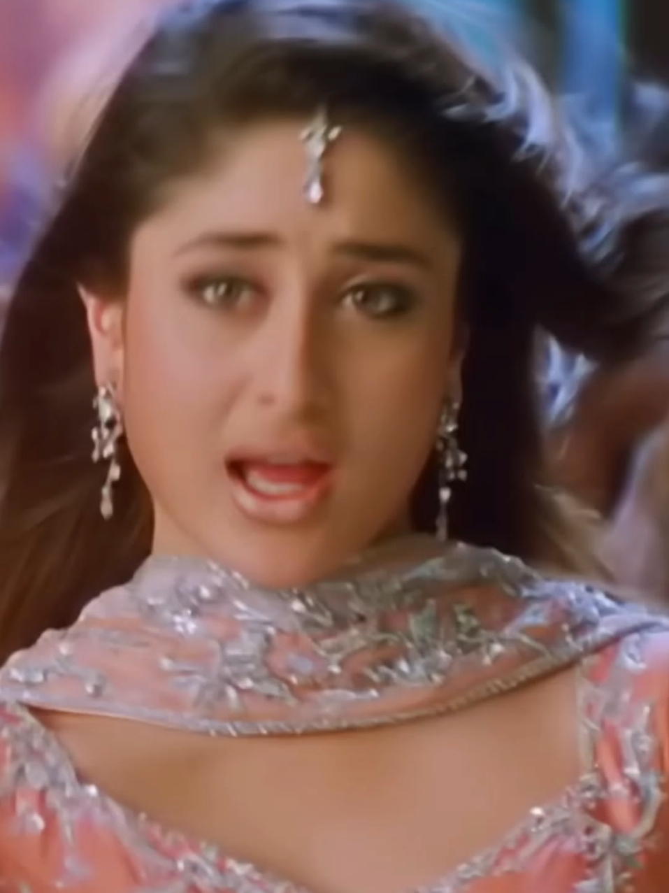 Bole Chudiyan  - K3G Amitabh,  Kareena Kapoor,  Udit Narayan #bollywoodstyle #bollywoodsong #songtranslation #lyrics #overlaylyrics #laguindia #song #Love #desi #hindisongs #hindisong #fypシ゚ #viralsong #goviral #treandingsong #fouryou #fyp #explore 