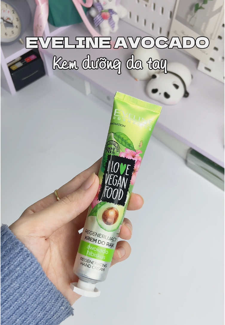 Các bà da tay khô ráp, nứt nẻ hay bong tróc thì nên thử em này nha. Siu ưng lunnn á  #kemduongdatay #kemduongdatayeveline #vegan #thuanchay #eveline #duongdatay #fyp #beautytips #meolamdep #chamsocdatay #handcream #hengebeautty #hulipha #bunriviu 