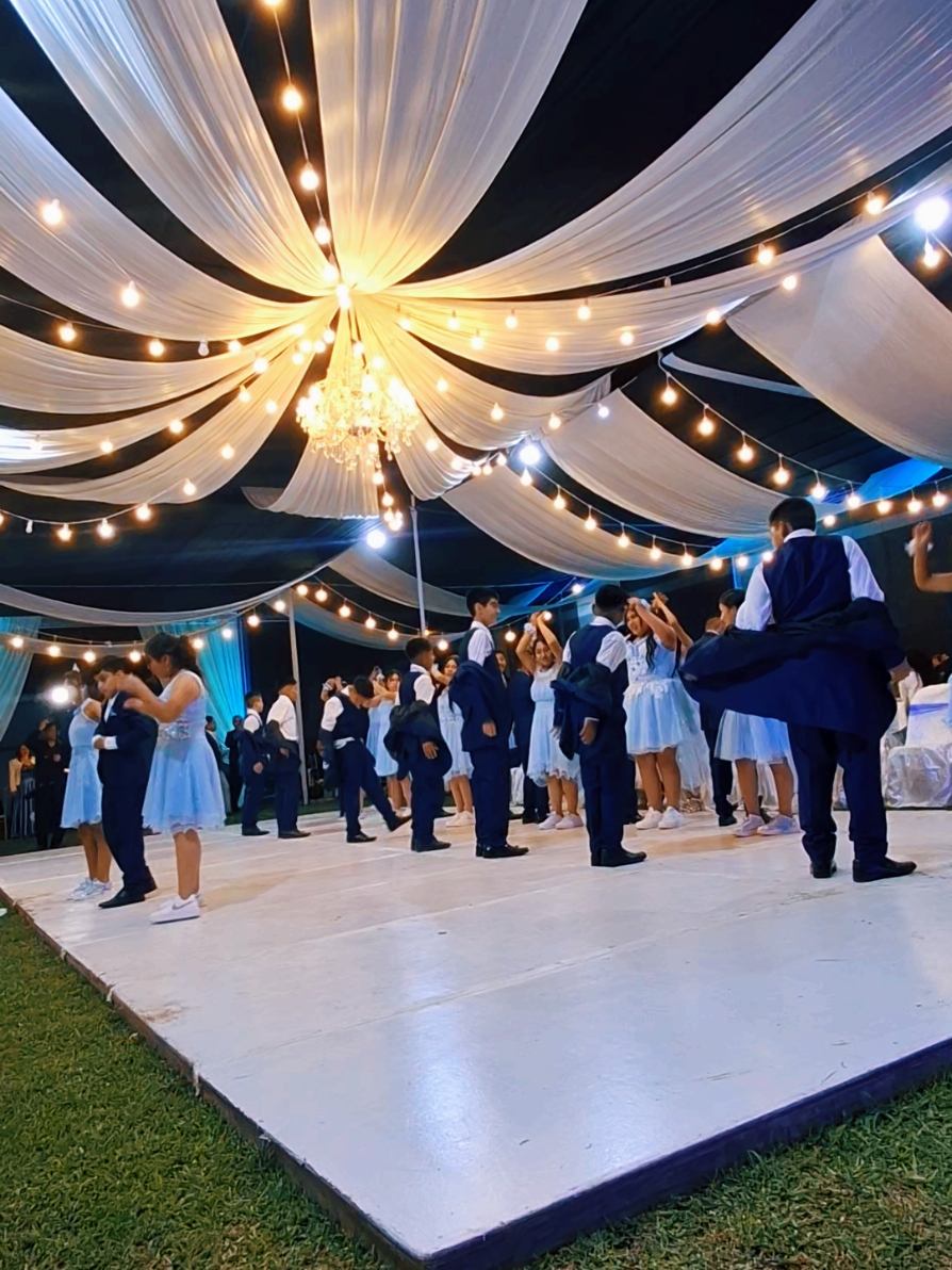 Baile sorpresa para graduación primaria a gusto a los graduados y padres  #coreografia #sextogrado #badbunny @Bad Bunny 