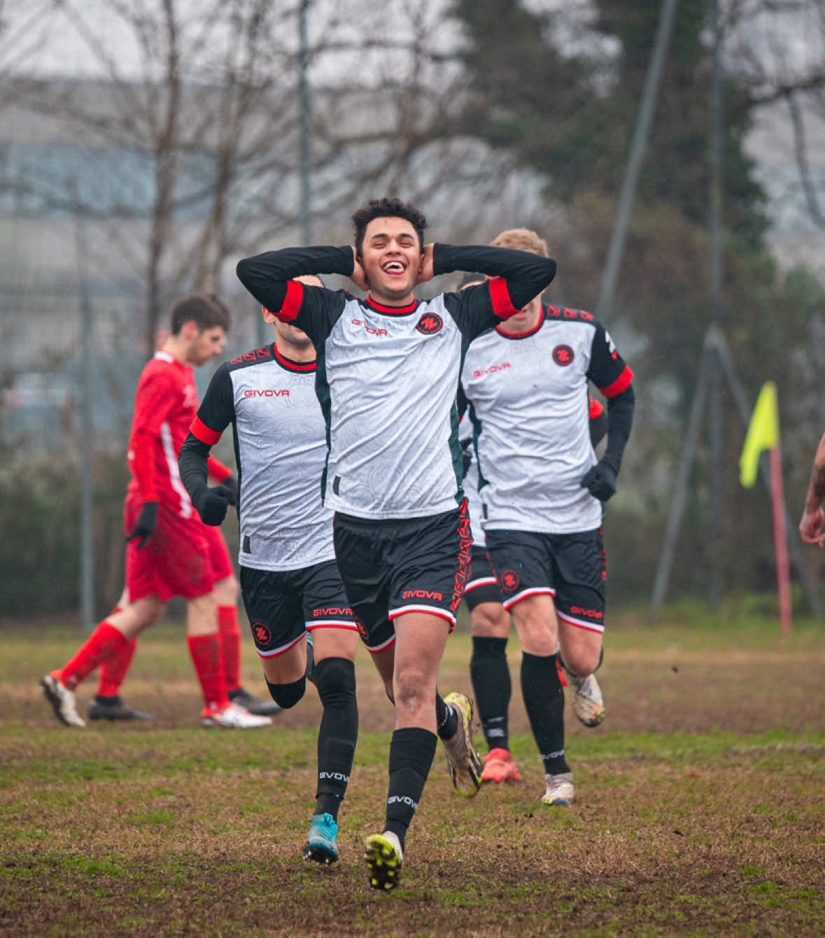 Altra partita, altra doppietta 🥶❤️🤍🖤  @Fc Zeta Milano @zwjackson @givova_official #zetamilano #zwjackson #calcioitaliano #terzacategoria #umbertochiaramonte #footballtiktok #italy #fyp #gol #tik_tok 