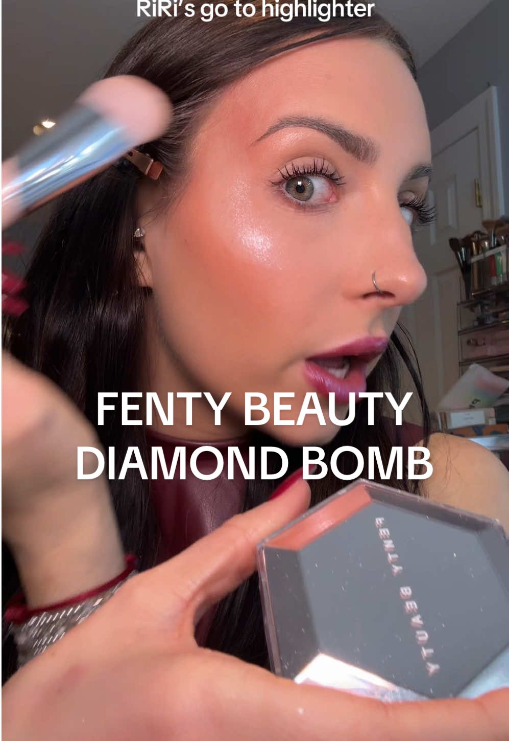 who else saw the pic of RiRi wearing this? I had to try it and WOW?! ✨ balm like texture (not a cream or liquid) that self sets so not at all sticky ✨ one swipe pigment ✨ wear on face and body ✨ even applied on top of powders! @Fenty Beauty  #fentybeauty #fentybeautydiamondbomb  #rhianna #tiktokshopnewarrivals #tiktokmademebuyit #starcreatorchallenge #highlighter #fentyhighlighter #diamondbomb #bodyglow #beautydeals #highlighterrecommendation #tiktokshopholidayhaul #starcreatorchallenge #tiktokshopcreatorpicks #fentynewarrivals #ttsbeautybesties 