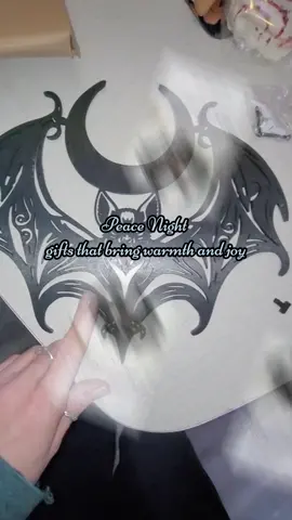 Add a spooky touch to your space this Halloween with the Bat Design Wall Mounted Shelf! 🦇🎃 Perfect for displaying your favorite spooky decor, candles, or small trinkets, this Halloween-themed wall rack is a must-have for creating a haunted atmosphere. Whether for your living room, bedroom, or home office, this shelf is as functional as it is fun. 🌙👻#HalloweenDecor #BatDesignShelf #SpookyDecor #HalloweenVibes #HomeDecor #WallShelf #GothicHomeDecor #LivingRoomDecor #BedroomDecor #SpookyHome #fyp#fypシ #capcut #duet 