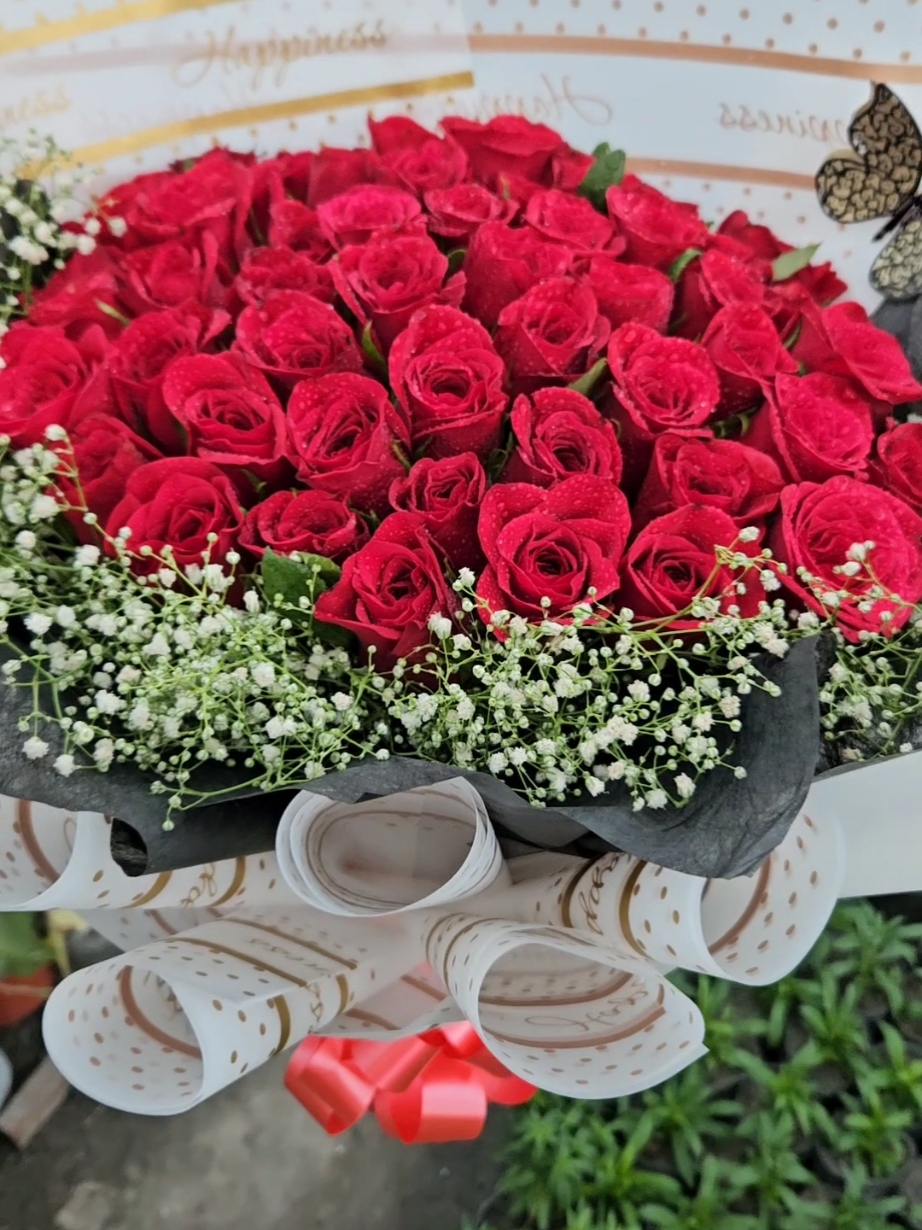 Its never too late to surprise her with rose bouquet 💐   #nepalgifts #bouquetnearme #giftsinkathmandu #bouquetinktm #giftforher #birthdaygif #anniversarygift #anniversarygift anniversarygift #rosebouquet 