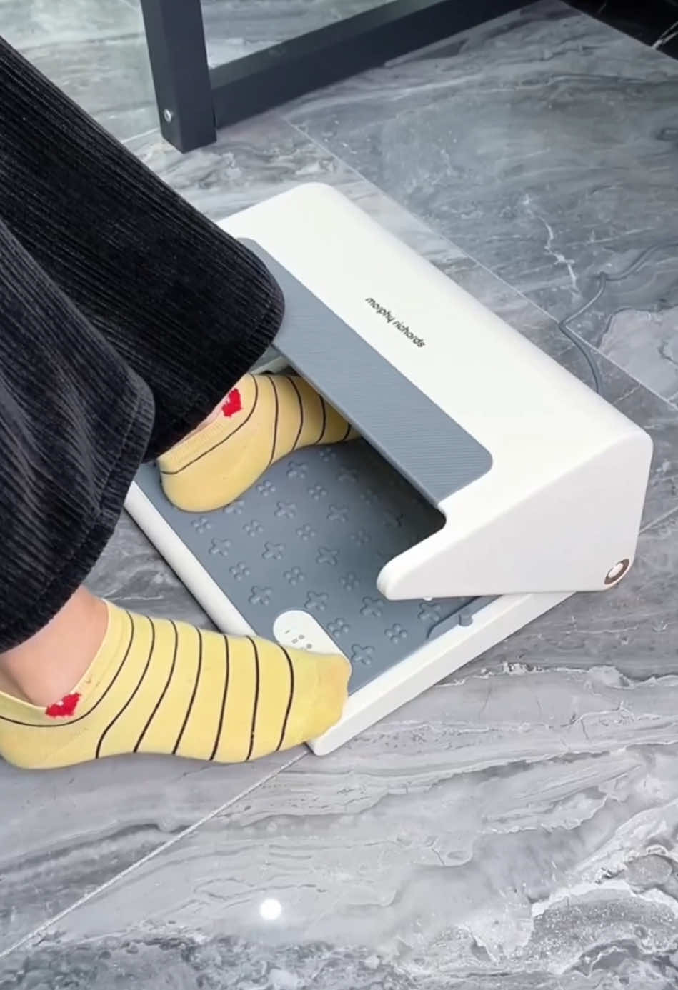 Keep your foot warm at home😏#gadgets #coolstuff #homegadgets #coolgadgets #favoritefinds #creative #tiktokmademebuyit #fyp 