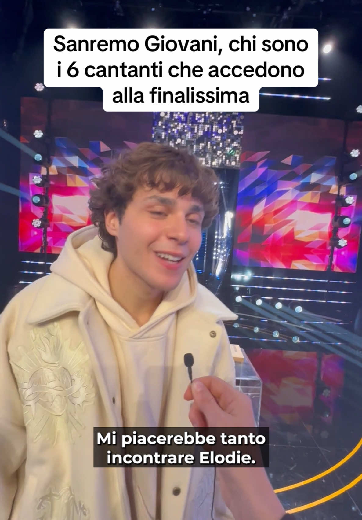 Sono Settembre, Alez Wyse, Angelica Bove, Selmi, Vale LP e Lilljolie e Mew i 6 cantanti che hanno conquistato la finalissima di Sanremo Giovani in onda il 18 dicembre su Rai 1. In palio 4 posti per il Festival di Sanremo 2025 nella categoria Nuova Proposte. Li abbiamo conosciuti più da vicino nel dietro le quinte della puntata di martedì. Di #valentinapanetta #settembre #vertebre #sanremogiovani #sanremo #davedere   . . . [di @valentina_panetta_ #ilmessaggero] #sanremo #sanremogiovani #settembre #angelicabove #alexwise