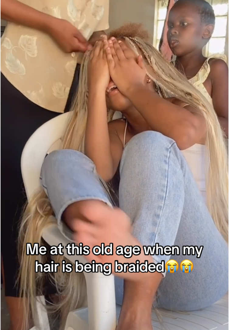 I WAS NOT OVERREACTING!!! That’s my sister braiding my hair and i promise she has the gentlest hand but ny scalp has been having it , and i haven’t done braids in 2 years😭😭😭😭#missy_cam_m #tiktoksouthafrica #SAMA28 #hairstyle 