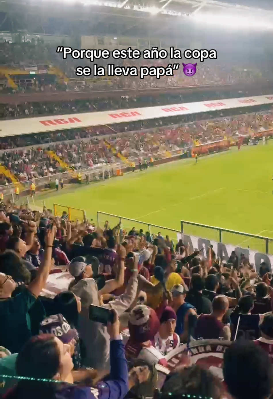 Este momento en vídeo 10/10 💜📹 @Anthony J. #tradicionesnavideñas #tradicionesticas #saprissa #deportivosaprissa #pentacampeon #tibas #semifinal #final #saprissadecostarica 