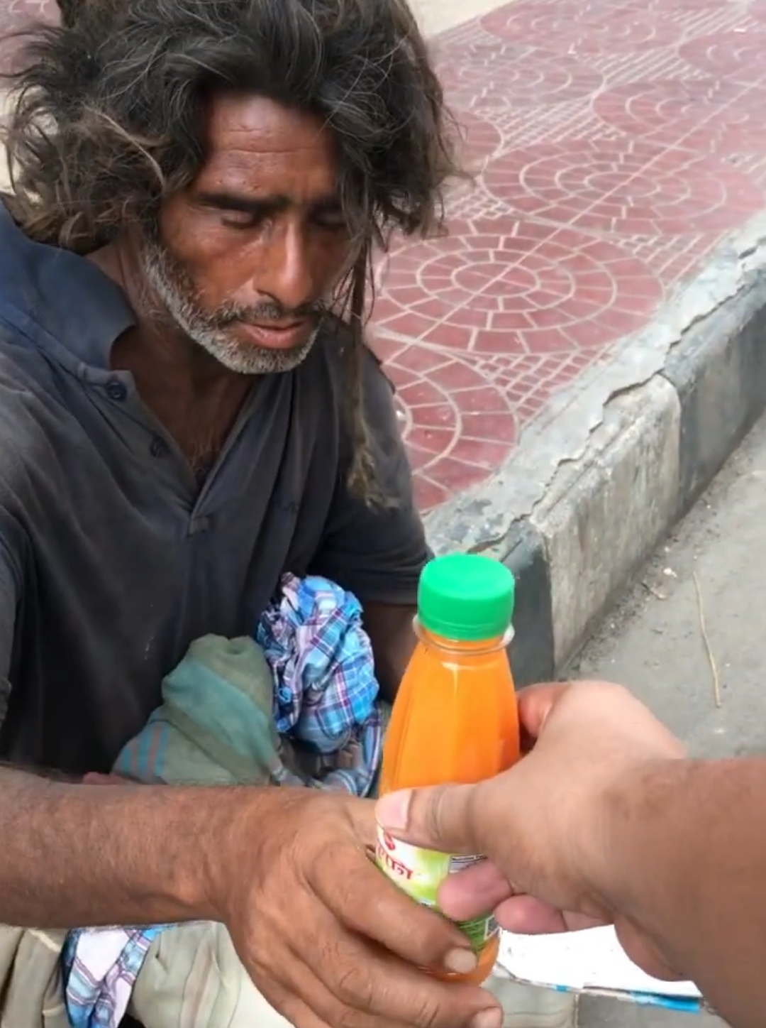 সঠিক মানুষের সন্ধান খুজেন ইনশাল্লাহ লাইফটা পুরা আনন্দে কাটাতে পারবেন 😌💝