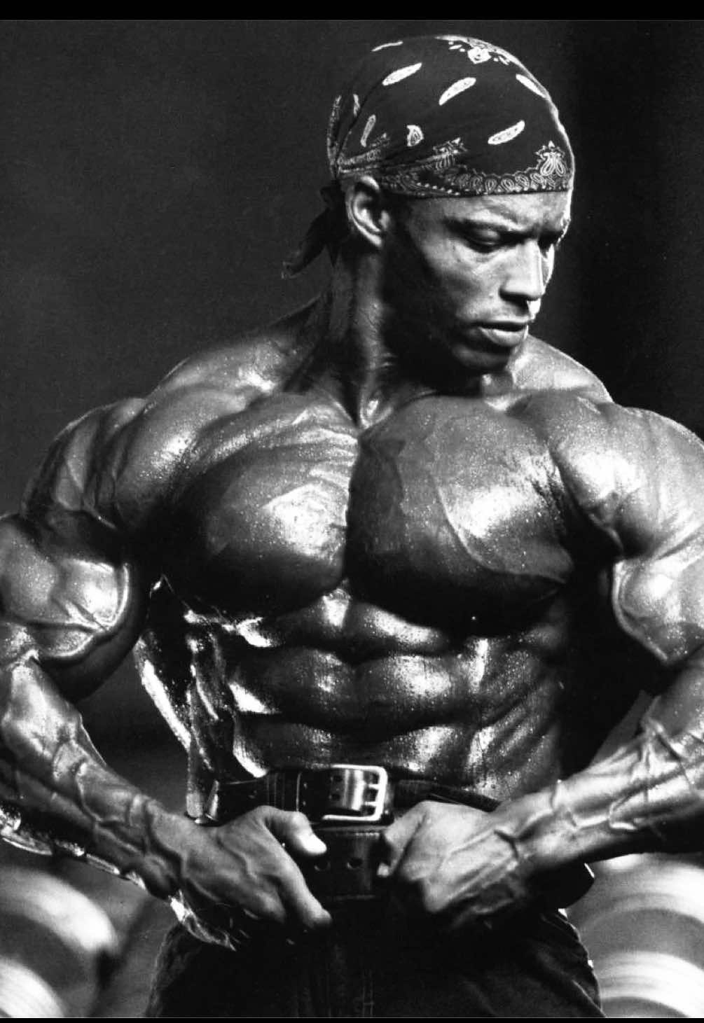 Never satisfied. #gymcore #gymmotivation #GymLife #bodybuilding #bodybuildingmotivation #mindset #motivationalspeech #mrolympia #shawnray 