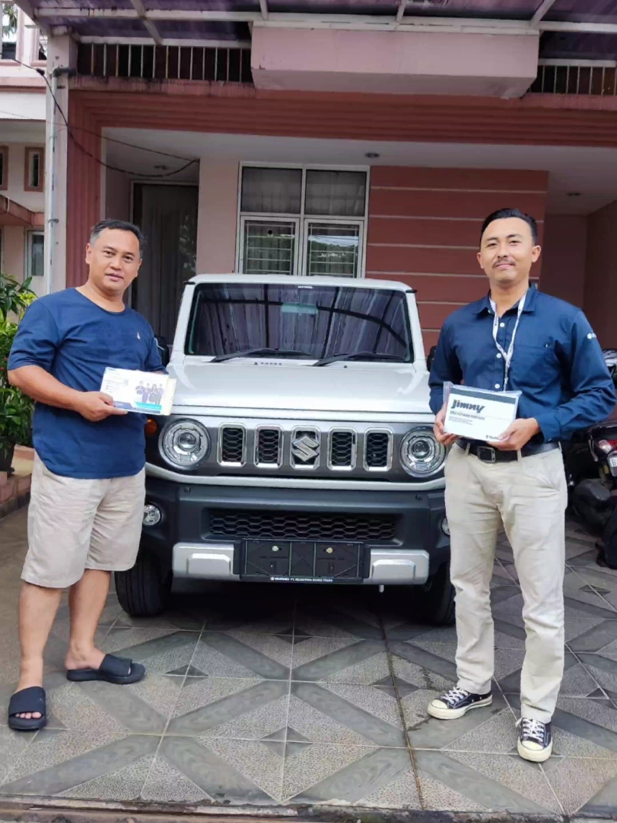 Pengiriman Badak putih 🔥 sampai dengan selamat 1 unit jimny 5 doors white rhino limited edition 🦏🦏 buat kalian yang minat langsung amanin stoknya ‼️#jimny #jimny4x4 #jimnyoffroad #jimnychallenge #jimny5door #jimnylimitededition #whiterhino #jimnywhiterhino #hargajimny #jimnyjakarta #jimnyjabodetabek #promoakhirtahunsuzuki #suzukiindonesia #fypage #fyp #suzukipusat #suzukipusatjakarta