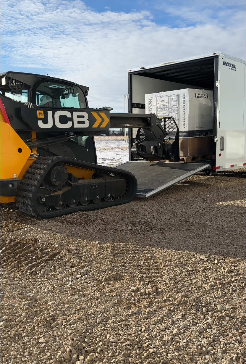 Hooked into the @Southland Trailer Corp.  cargo and headed to Montana to pick up a bunch of the coolest tool organizing system components from @bott Smartvan ! This system will help with organizing the rest of the tools and accessories, and consumables. Made it to Montana and got loaded by a @jcbna 300 with some long fork attachments and then came back to Canada and unloaded with the JCB teleskid. The new E track and tie down accessories also really coming in handy 👍 #workshop #construction #trailer 